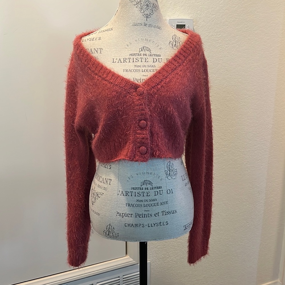 Soft and fuzzy knit crop cardigan!  Size L